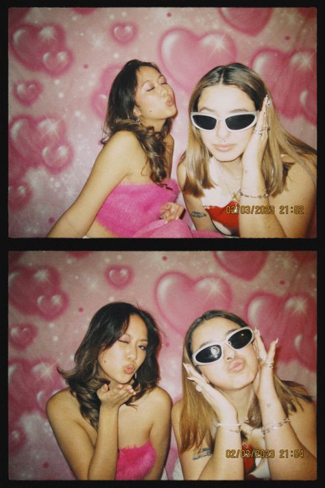 Galentines Party Photoshoot, Galentines Fit Ideas, Galentines Party Pictures, Galentines Aesthetic Photos, Galentines Activity Ideas, Galentines Pj Party, Galentines Aesthetic Party, Galentines Photobooth, Valentines Friends Party