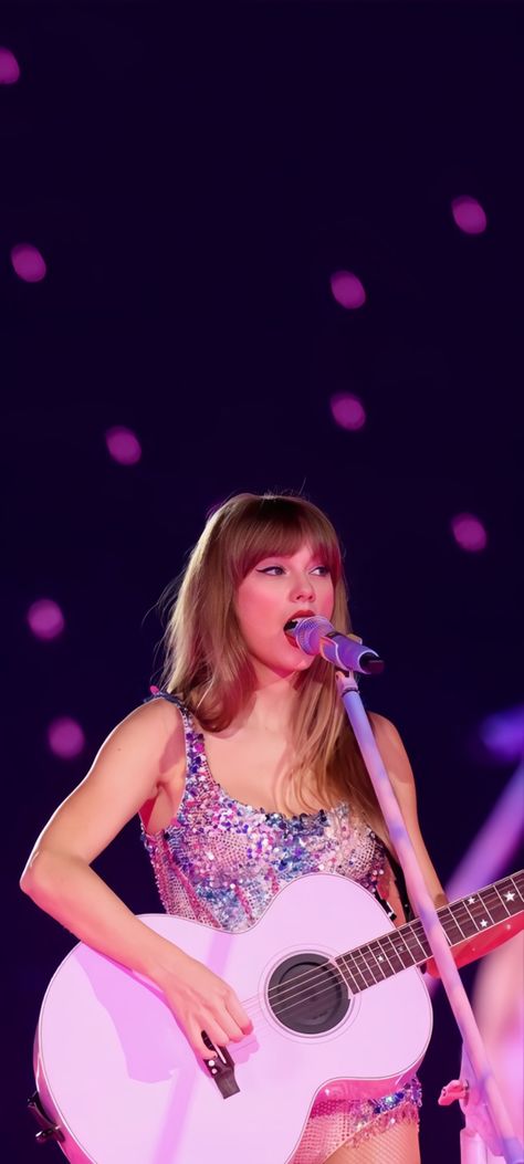 Pink Guitar Wallpaper, Taylor Swift Wallpapers, Creative Tattoo Ideas, Taylor Swift Guitar, Taylor Swift Outfit, Taylor Swoft, Taylor Swift Fotos, Taylor Swift Aesthetic, Creative Tattoo