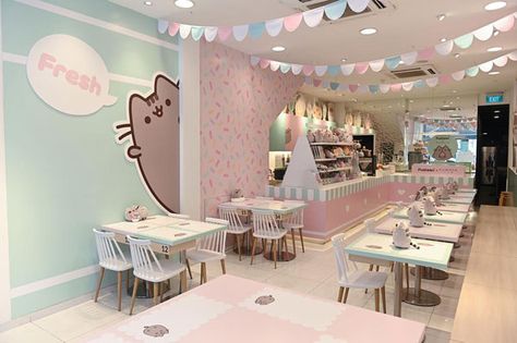 Pusheen Cafe - Super Cute Kawaii!! Pusheen Cafe, Kawaii Places, Kawaii Cafe, Kids Restaurants, Pop Up Cafe, Kids Cafe, Themed Cafes, Kitty Cafe, Cute Cafe