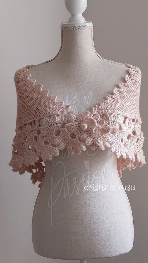 Crochet Lace Capelet, Easy Crochet Shrug Pattern, Bolero Rose, Cape Au Crochet, Crochet Capelet Pattern, Easy Crochet Shrug, Cape Crochet, Romantic Crochet, Wedding Crochet