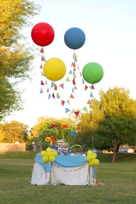 Balloons! | CatchMyParty.com Baloon Decoration Ideas Birthday, Park Birthday Party Ideas, Summer Outdoor Party Decorations, Festival Garden Party, Park Birthday Party, Lollipop Party, Deco Ballon, Fishing Wire, Balloons Garland