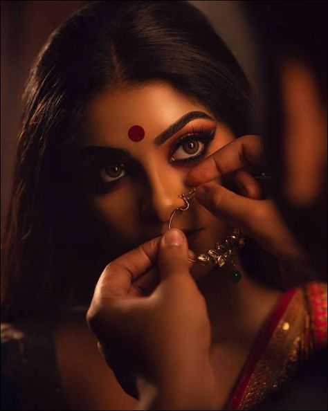 Model Chandrika Desai Glam Photoshoot | KeralaLives South Asian Aesthetic, Bengali Bridal Makeup, Indian Women Painting, Indian Look, Glam Photoshoot, Self Portrait Poses, Indian Photoshoot, Saree Photoshoot, Eye Photography