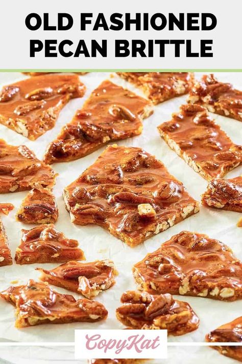 Kos, Pecan Brittle Recipe Easy, Pecan Brittle Recipe, Pecan Brittle, Easy Christmas Candy Recipes, Candied Pecans Recipe, Peanut Brittle Recipe, Praline Recipe, Brittle Recipes