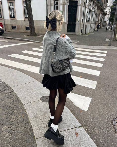 5 Chic Winter Outfits Featuring Pretty Skirts | Who What Wear Black Skirt Outfit Winter, Gray Skirt Outfit, Circle Skirt Outfits, Sweater Skirt Outfit, Grey Sweater Outfit, Black Skirt Outfits, Knitwear Trends, Chic Winter Outfits, Winter Skirt Outfit