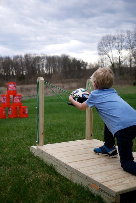 If you're having an outdoor wedding, lawn games are a fun way to make sure your guests are totally entertained! Great for cocktail hours and receptions. Diy Yard Games, Outside Games, Woodworking For Kids, Backyard Playground, Yard Games, Backyard Games, Diy Yard, Lawn Games, Diy Games