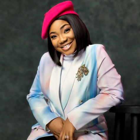 Gospel Audio Mp3 | Mercy Chinwo - Oke Mmiri | Download Check more at https://somdeafrica.com/gospel-audio-mp3-mercy-chinwo-oke-mmiri/ Mercy Chinwo, Style Pictures, Gospel Singer, Happy Birthday To Me, Christian Families, All Smiles, Happy Birthday Me, Fashion Pictures, In Style