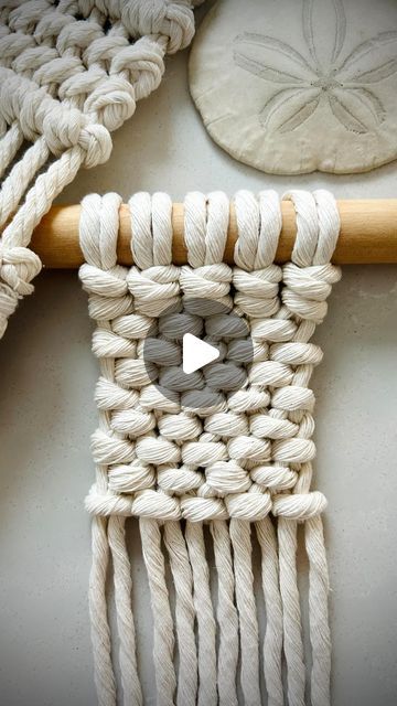 Chevron Macrame Tutorial, How To Weave Macrame, Macrame Wall Hanging Patterns Tutorials, Macrame Wall Art Tutorial, Macrame Rug Tutorial, Easy Macrame Knots, Woven Wall Hanging Tutorial, Woven Wall Hanging Diy, Easy Macrame Wall Hanging