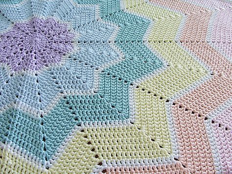 27 Ripple Star #Crochet Blankets! (Patterns and Inspiration Photos) Crochet Star Blanket, Daisy Square, Ripple Baby Blanket, Crochet Ripple, Crochet For Beginners Blanket, Star Blanket, Crochet Blanket Afghan, Crochet Stars, Manta Crochet