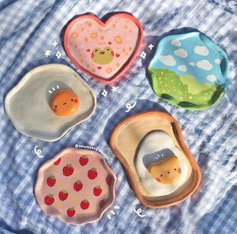 Small Clay Designs, Polymer Clay Dishes, Cute Business Ideas, Aesthetic Clay Crafts, Cute Ceramic Ideas, Clay Cute Ideas, Things Made Of Clay, Cute Clay Stuff, Small Clay Art