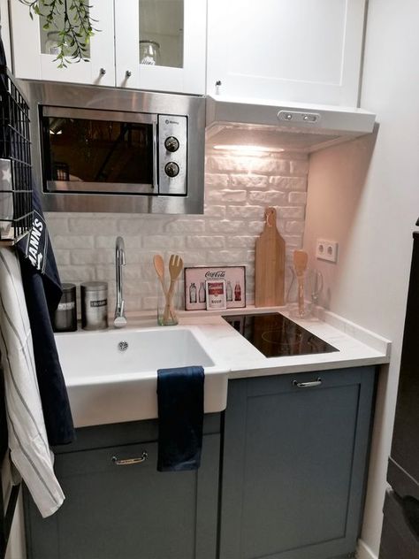 The Best Small Kitchenette Design Ideas - Decoholic Small Kitchenette Design, Kitchenettes Ideas Mini Kitchen, Room Hypebeast, Kitchenette Design Ideas, Hypebeast Apartment, Studio Kitchenette, Dapur Mini, Studio Remodel, Kitchens Small