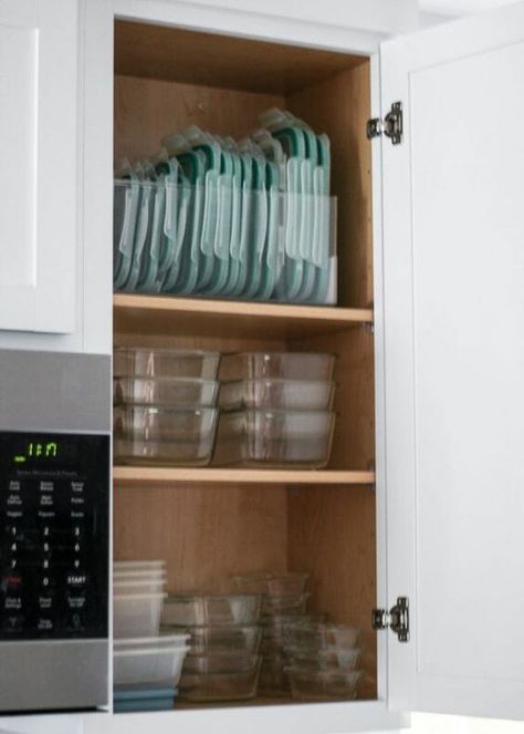 Dish Rag Storage, Rv Clothes Organization, Affordable Organization Ideas, End Of Cabinet Ideas, Dish Towel Storage, Countertop Organization Kitchen, Tupperware Organizing, Small House Organization, Kitchen Storage Hacks