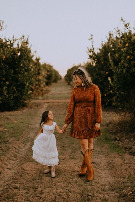 Fall Photoshoot Mother Daughter, Mom And Daughter Photoshoot Outfits, Fall Photos Mom And Daughter, Mom And Daughter Fall Photoshoot Outfits, Mother And Daughter Outdoor Photoshoot, Fall Mother And Daughter Photos, Fall Family Photos Mom And Daughters, Fall Photoshoot Mommy And Me, Mommy And Me Fall Pictures