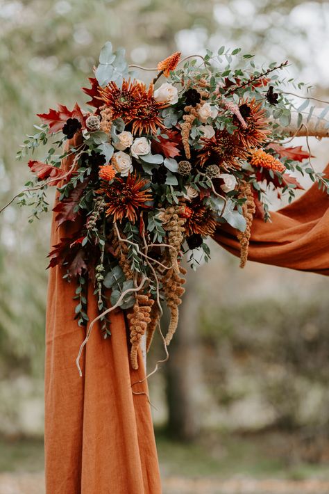 Wedding Arch Flowers Autumn, Wedding Event Ideas Creative, Autumn Arch Wedding, Autumn Wedding Styling, Autumnal Wedding Flowers Table, Intimate Fall Wedding Ideas, Autumn Wedding Flowers Table, Autumnal Wedding Hair, Autumnal Wedding Dress