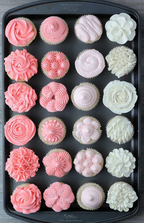 Simple Icing Cupcake Design, Best Tips For Cupcake Decorating, Different Ways To Decorate Cupcakes, Cupcake Icing Ideas Design, Simple Piping Cupcakes, Simple Mini Cupcake Designs, Wedding Cupcake Frosting Designs, Cupcakes Icing Designs, Cute Ways To Decorate Cupcakes