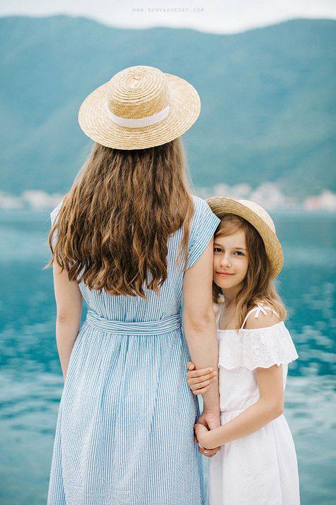 Mother Daughter Photography Poses, Baby Pictures Poses, Mom Daughter Photography, Mommy Daughter Photography, Mom Daughter Photos, Mommy Daughter Photoshoot, Mother Daughter Poses, Mommy Daughter Pictures, Daughter Photo Ideas