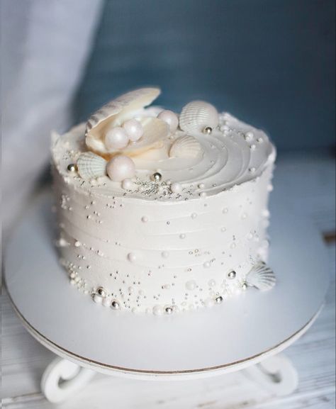 Pearl Wedding Anniversary Cake, Mermaid Birthday Aesthetic, Shell Birthday Cake, Aquarius Cake, Sea Theme Cake, 30th Anniversary Cake, Ocean Birthday Cakes, Pearl Baby Shower, Seashell Cake