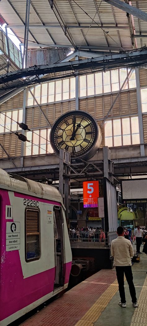 Mumbai's last station has this amazing clock I have always been amazed to watch this. Nature, Mumbai Instagram Stories, Mumbai City Photography, Mumbai City Aesthetic, Mumbai Snaps, Matunga Mumbai, Mumbai Snap, Mumbai Aesthetic, Mumbai Trip