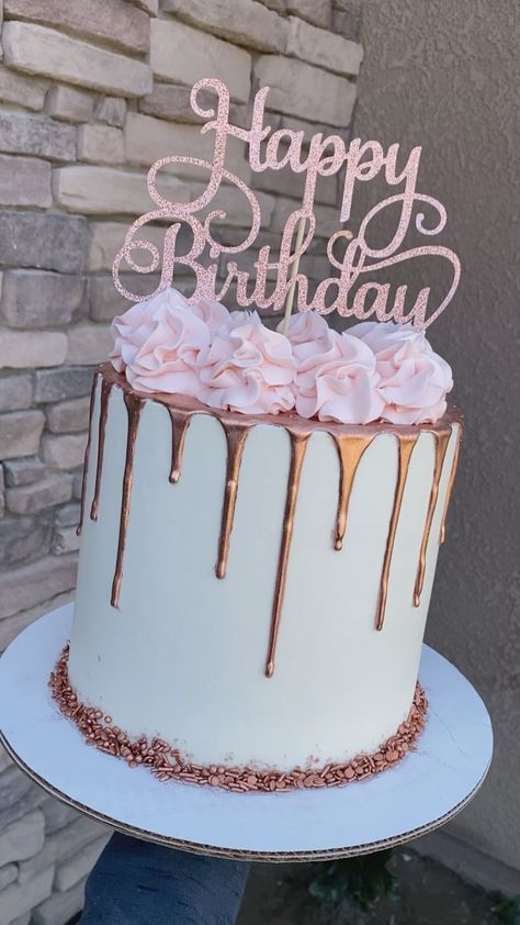 Gold And Pink Cake Ideas, Rose Gold Cake Decorating Ideas, 2 Tier Rose Gold Birthday Cake, Rose Gold Themed Cake, Rose Gold Pink Cake, Sweet 16 Birthday Cake Aesthetic, Rose Gold And White Cake Birthday, Rose Gold 30th Birthday Cake, Cute Birthday Cakes For Mom