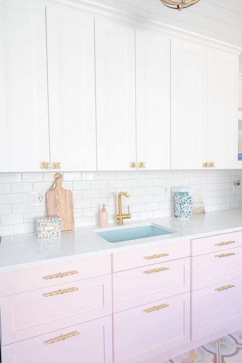 pink and mint kitchen reveal. Ideas for a small space interior remodel. With pink cabinets and colorfl decor. Before and after pictures. Renovation on a budget. A midcentury beach house with lots of color and pattern Pink Small Kitchen, Pink And White Kitchen Cabinets, Pink Kitchen Cabinets, Colored Sinks, Pink Cabinets, Mint Kitchen, Interior Deisgn, Pink Studio, Fireclay Farmhouse Sink