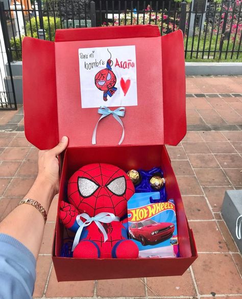 Cake Recipes Easy, Cute Anniversary Gifts, Easy Cakes, Spiderman Gifts, Aesthetic Cake, Spiderman Theme, Cake Aesthetic, Desserts Cake, Diy Birthday Gifts For Friends
