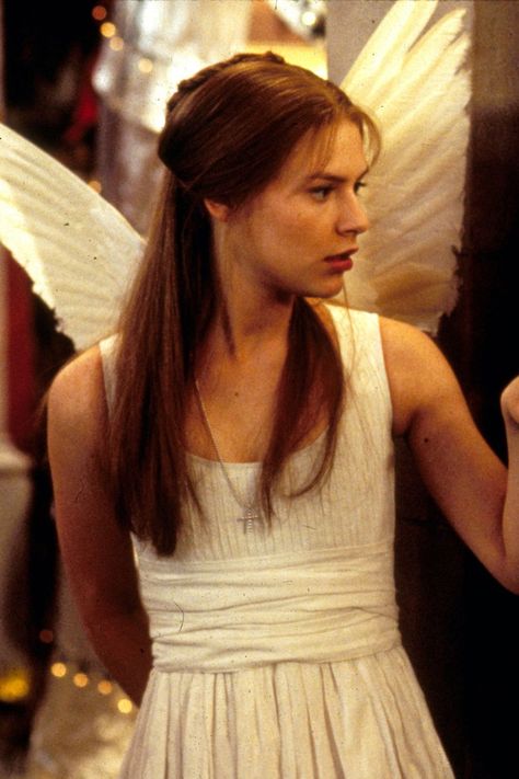 From Clueless through Pretty Woman to Star Wars, we chart the best 'dos in the movies Romeo And Juliet Costumes, Romeo Ve Juliet, Juliet Capulet, Romeo Und Julia, Angel Costume, Claire Danes, Halloween Costume Outfits, Halloween Inspo, Disfraces Halloween
