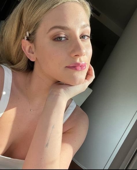 Editorial Photography, Lilli Reinhart, Queenie Goldstein, Video Call With Boyfriend Screen Photo, Betty Cooper, Lili Reinhart, I Love Girls, Beautiful Celebrities, Girl Crush