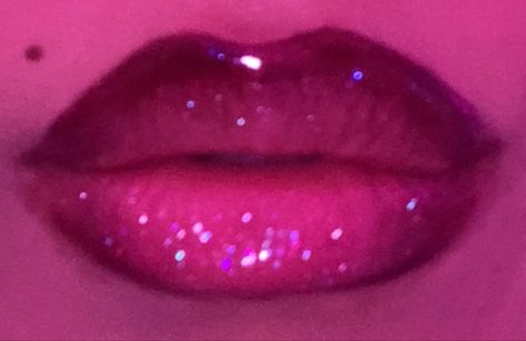 lipgloss Pink Lip Makeup, Lip Combo Makeup, Prom Lips, Glitter Lipgloss, Pretty Lips, Lip Combos, Punk Makeup, Makeup Glitter, Glitter Lip Gloss