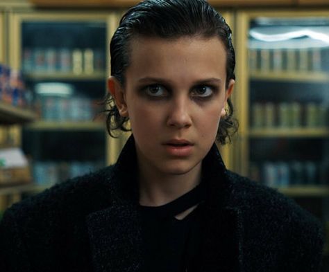 Stranger Things Season 2 Millie Bobby Brown as "Eleven" Shows Like Stranger Things, Stranger Things Fotos, 11 Stranger Things, Stranger Things Halloween, Stranger Things Season 3, Stranger Things 3, Stranger Things 2, Adrien Y Marinette, Eleven Stranger Things