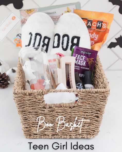 Boo Basket For A Friend, Halloween Gift Box Ideas For Adults, Boo Basket For Daughter, Teenage Boo Baskets, Boo Basket Ideas For Sister, Halloween Boo Basket Ideas For Adults, Boo Basket For Sister, Boo Basket For Wife, Boo Baskets For Girlfriend