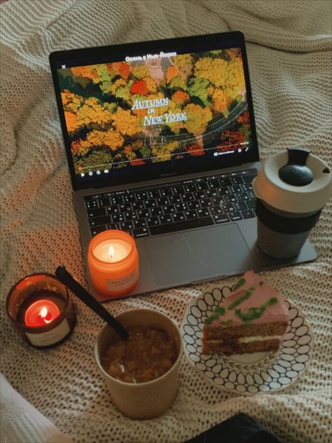 Gilmore Girls Autumn, Coffee Studying, Academic Comeback, School Autumn, Gilmore Girls Seasons, Netflix Chill, Night Movie, Romanticizing School, Autumn In New York