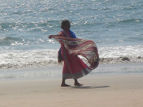 Hawa mein udta jaye Mora laal dupatta malmal ka Bonito, Beach Film, South Asian Aesthetic, Indie Photography, Travel Pictures Poses, Indian Photoshoot, Digital Portrait Art, Ancient Beauty, Photography Challenge