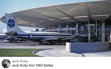 Pan Am World Airways Boeing 707-121. Sixth off the assembly line ,N721PA appears still with short tale. Seen at Pan Am Terminal" Idlewild Airport New York June 30 1961...(JFK International after Nov 1963) Airport Architecture, Pan American Airlines, Pan American Airways, Boeing 707, Air Carrier, National Airlines, Jet Age, Pan Am, Airline Travel