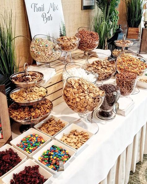 Snack Bar At Wedding Receptions, Chips Ideas For Party, Nuts Table Ideas, Snack Bar Cocktail Hour, Wedding Dry Snack Bar, Backyard Wedding Snack Ideas, Winter Wedding Snack Bar, Wedding Table Snack Ideas, Munchie Bar Wedding