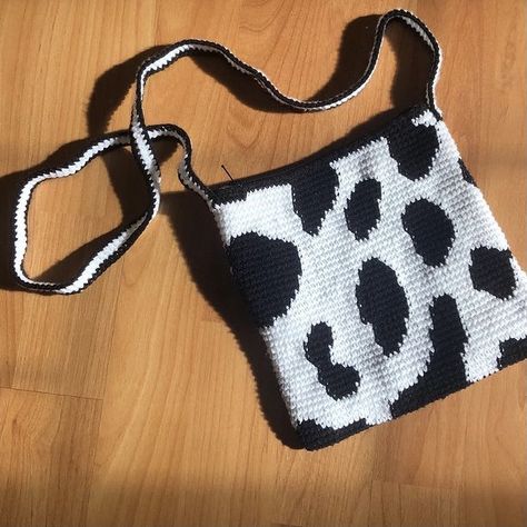 Couture, Cow Crochet Bag, Cow Print Crochet, Left Handed Crochet, Cow Crochet, Crochet Shoulder Bags, Crochet Cow, Crochet Patterns Free Blanket, Crochet Bags Purses