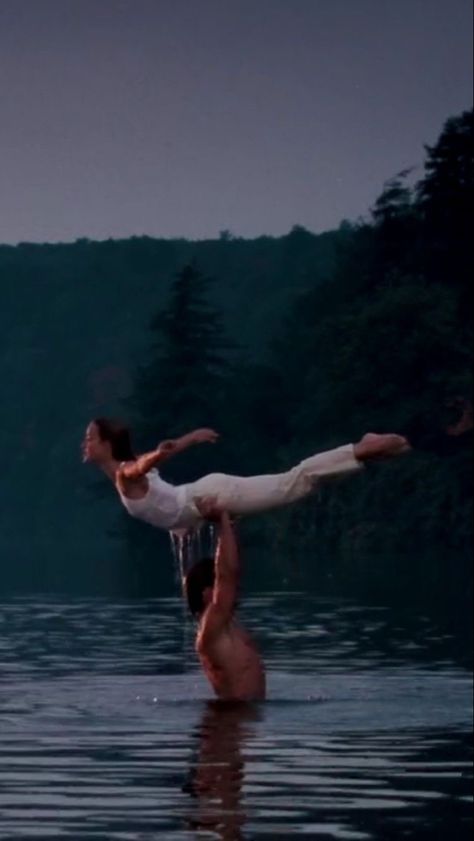 Dirty Dancing Movie, Vintage Foto's, Septième Art, I Love Cinema, Patrick Swayze, Dancing Aesthetic, Movie Couples, Images Esthétiques, Dirty Dancing