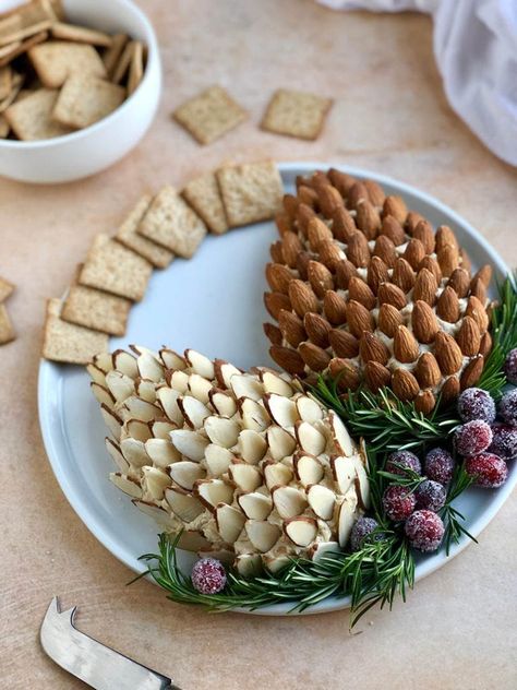 Aperitif, Buffet Sale, Pine Cone Cheese Ball, Shaped Cheese Ball, Party Nibbles, Holiday Snack, Cheese Ball Recipe, Holiday Cheese, Christmas Cheese