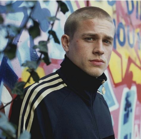 Shaved head, Charlie (young) Charlie Hunnam, Green Street Hooligans, Skinhead Men, Foto Langka, Green Street, Shaved Head, Sons Of Anarchy, British Men, British Actors