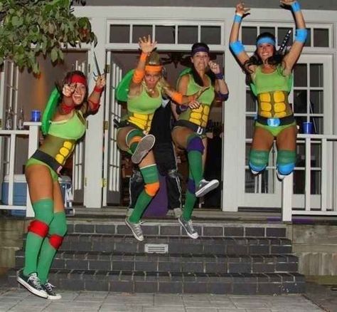 Teenage Mutant Ninja Turtles | 22 Creative Halloween Costume Ideas For '80s Girls Running Costumes, 90s Halloween Costumes, Girl Group Costume, 90s Halloween, Turtle Costumes, 80s Girls, 90s Costume, Hallowen Costume, Diy Kostüm
