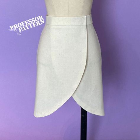 Tulip Wrap Skirt Pattern, Make A Wrap Skirt, How To Make A Wrap Skirt, Wrap Skirt Tutorial, Wrap Skirt Sewing Pattern, Ballet Shirts, Wrap Skirt Pattern, Draping Fashion, Skirt Tutorial