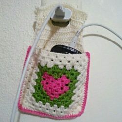 Crochet Phone Charger Holder, Crochet Charger Holder, Phone Crochet, Crochet Phone Case, Pouch Ideas, Phone Case Holder, Cell Phone Charger Holder, Crochet Beach Bags, Crochet Phone Cases