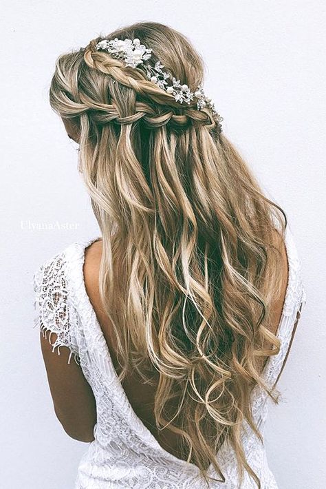 Favourite Wedding Hairstyles For Long Hair ❤ See more: http://www.weddingforward.com/wedding-hairstyles-long-hair/ #weddings Wedding Hair Down, Kadeřnické Trendy, Vlasové Trendy, Cowgirl Magazine, Boho Wedding Hair, Fishtail Braid, Long Hair Wedding Styles, Best Wedding Hairstyles, Boho Hairstyles