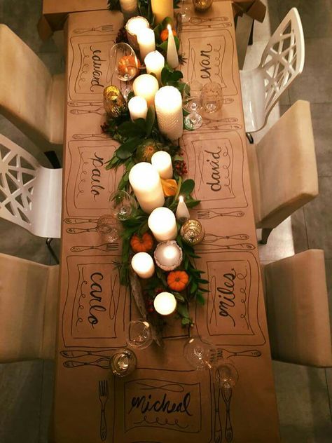 Personalized brown paper tablecloth  with candles & greenery. Thanksgiving Table Settings, Paper Tablecloth, Tafel Decor, Deco Table Noel, Dinner Guests, Festa Party, God Jul, Thanksgiving Table Decorations, Holidays Thanksgiving