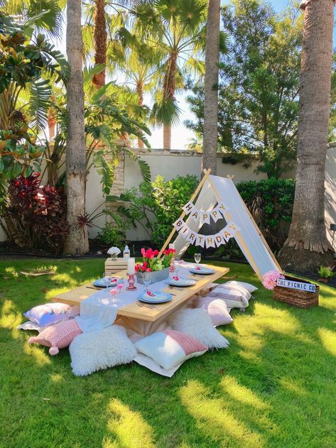 Teepee Birthday Party Decor, Birthday Decorations Picnic, Simple House Party Decorations, Picnic Themed Birthday Party Decorations, Teepee Picnic Party, Outdoor Picnic Party Decor, Birthday Backyard Decorations, Birthday Decorations Backyard, Teepee Party Decorations