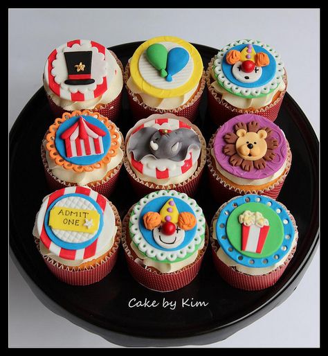 circus cupcakes | Flickr - Photo Sharing! Carnival Birthday Cakes, Circus Birthday Cake, Dumbo Birthday Party, Circus Cupcakes, Carnival Cupcakes, Circus Cakes, Circus Cookies, Carnival Cakes, Circus Birthday Party Theme