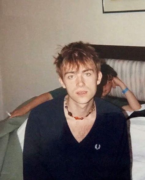 @damonalbarnn on Instagram: “wow” Alex Turner, Britpop Fashion, Blur Band, 2nd December, So Annoying, Damon Albarn, 짧은 머리, I'm With The Band, Gorillaz