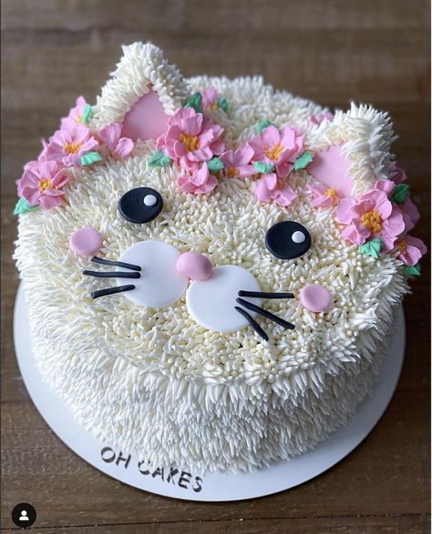 Easy Cat Cakes For Kids, Cat Themed Birthday Party Cake, Kitty Cakes Birthdays, Cake Cat Design, Cute Cat Cake, Aristocats Cake, Birthday Cake Funny, Kitten Cake, Kitten Birthday Party