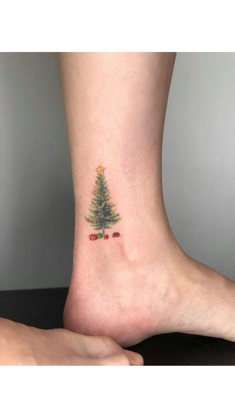 Small Christmas Tree Tattoo, Christmas Tree Tattoo Small, Christmas Tattoo Small, Christmas Henna, Christmas Tree Tattoo, Holly Tattoo, Sis Tattoo, Christmas Tattoo Ideas, Christmas Tattoos