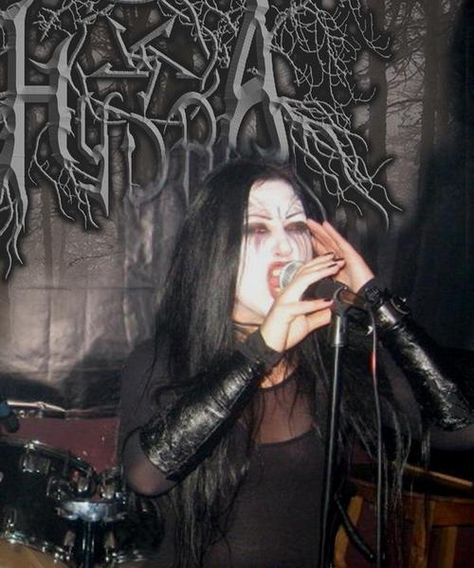 Amal Core, Chica Heavy Metal, La Aesthetic, Metalhead Girl, Rigor Mortis, Black Metal Girl, Black Metal Art, Heavy Metal Fashion, Concert Pics