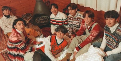 .·͙☽ on Twitter: "taehyung looks so cozy and warm… " Orange Blood, Bts Group Photos, Bulletproof Boy Scouts, Life Goes On, Group Photos, Boy Scouts, Extended Play, Bts Video, Foto Bts