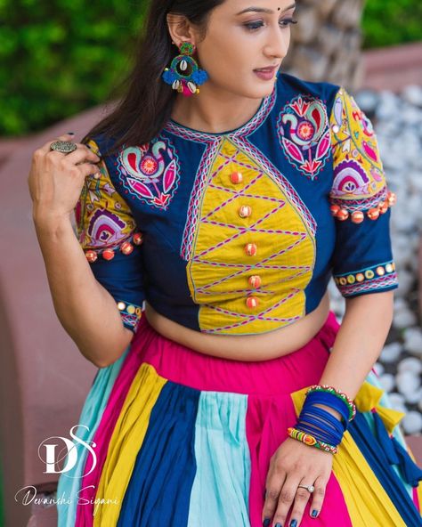 Looking for Navratri outfits that don’t cost a dime? We got you saved ! We have a wide range of outfits that can be wore for both navratri… | Instagram Navratri Chaniya Choli 2024, Navratri Choli Designs Blouses, Navratri Chaniya Choli Latest 2024, Unique Navratri Outfits, Chaniya Choli Blouse Pattern New, Navratri Chaniya Choli Latest, Navratri Blouse Designs Latest, Navratri Blouse Designs, Chaniya Choli Designs Navratri